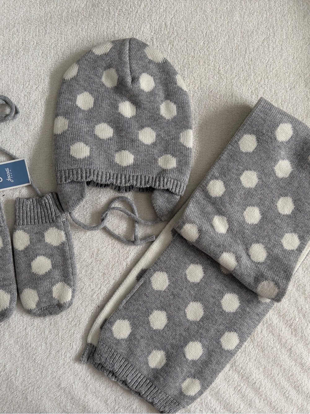 NWT Jacadi grey with white dots winter set(bonnet, mittens, scarf) - 45 6Mornth